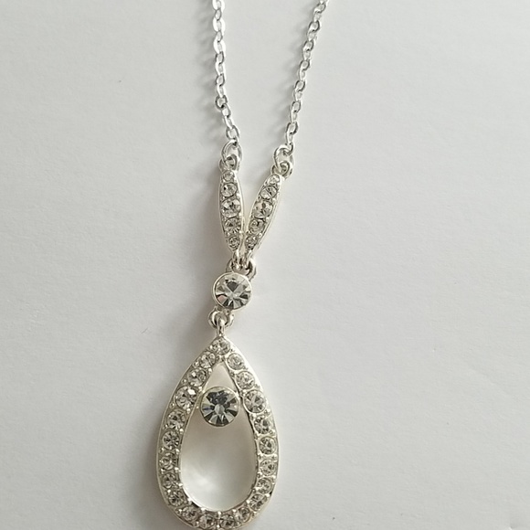 Jewelry - NWOT rhinestone necklace